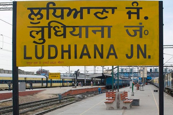 Ludhiana Railway Station  by Bombay Trooper