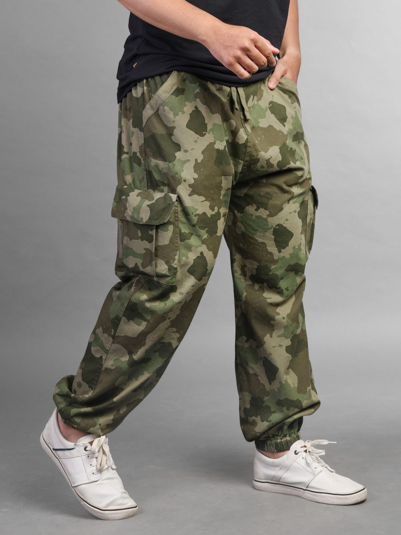 Street Style Cargo Outfit with Camo Pants